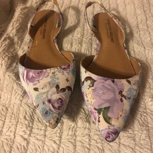Floral pointy toe flats